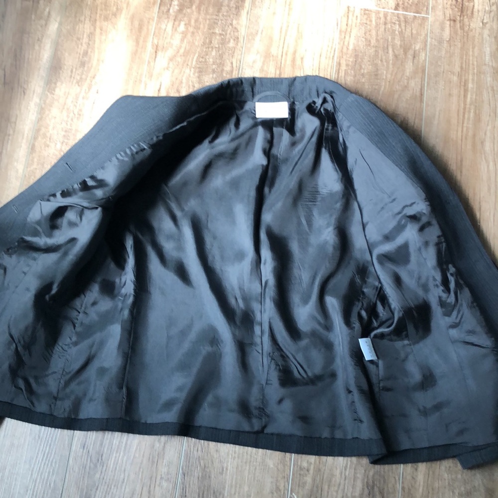 Akris Punto wool suit. - Picture 4 of 14